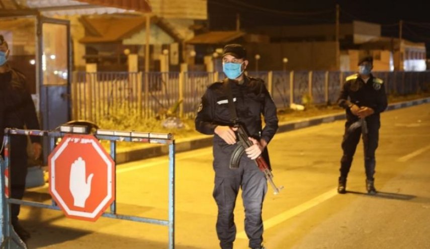 الشرطة في غزة تنفذ قرار الإغلاق الشامل لمواجهة كورونا 