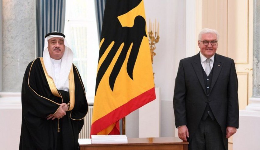 شاهد: زوجة السفير السعودي في ألمانيا تثير السخرية بسبب تصرفاتها!