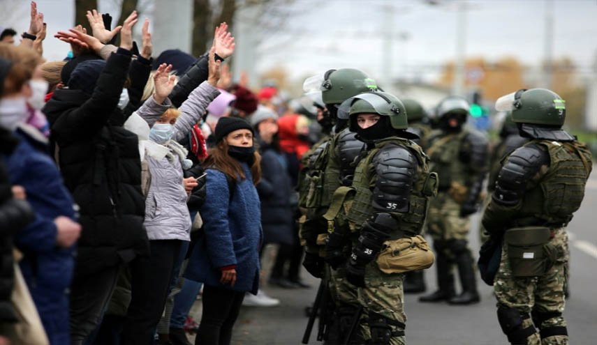 الأمن البيلاروسي يوقف متظاهرين وسط العاصمة مينسك
