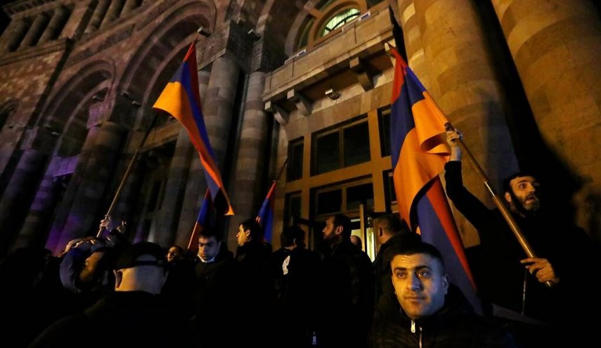 اعتراض ارمنی‌ها به تصمیم پابان جنگ در قره باغ