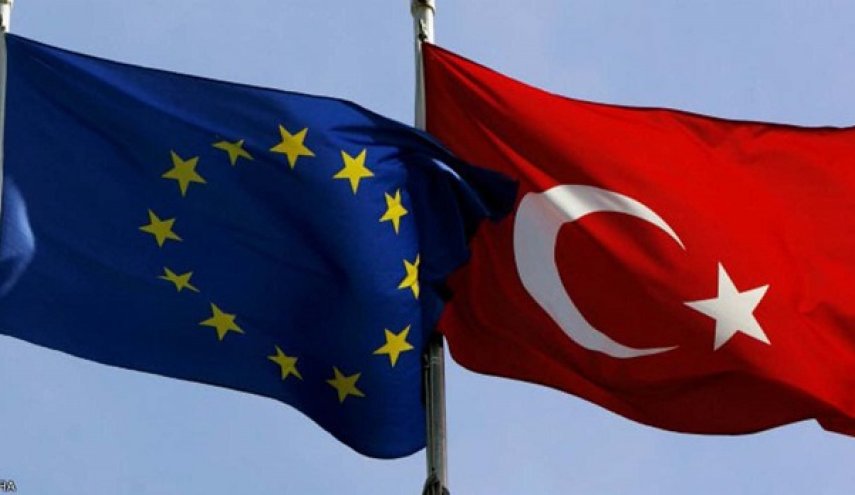 مسؤول أوروبي يدعو تركيا للانتظار 30 عاما قبل الانضمام إلى الاتحاد الأوروبي