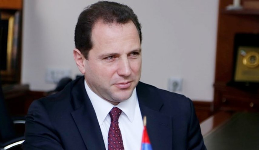 وزیر دفاع ارمنستان: استقرار نیروهای حافظ صلح روسیه بهترین گزینه است