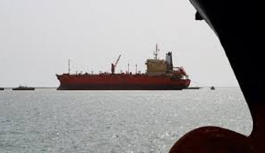 کشتی یمنی توقیف‌شده وارد بندر 