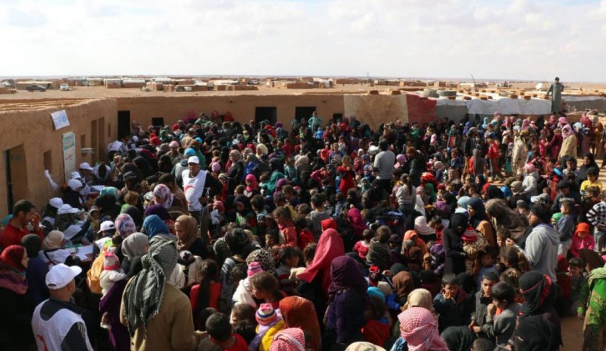 استئناف خروج النازحين السوريين من مخيم الركبان