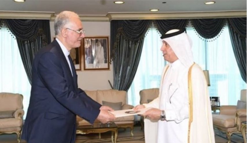 سفير ايران الجديد في قطر يقدم نسخة من اوراق اعتماده 