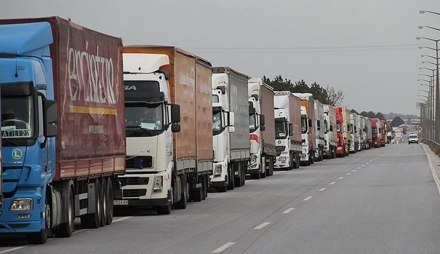 13 شاحنة مساعدات أممية تدخل إدلب
