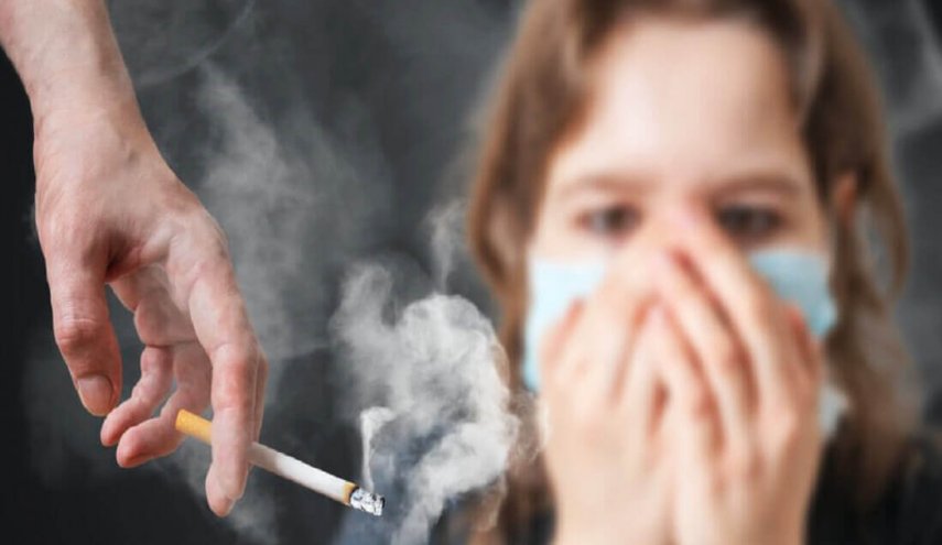 إحذروا التدخين يؤدي إلى تفاقم عدوى کورونا في الشعب الهوائية
