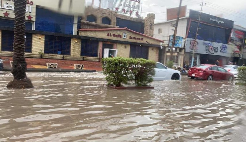 بالصور.. استنفار للسيطرة على مياه الامطار في شوارع بغداد