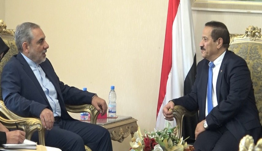 سفير الجمهورية الإسلامية لدى صنعاء يلتقي وزير الخارجية اليمني