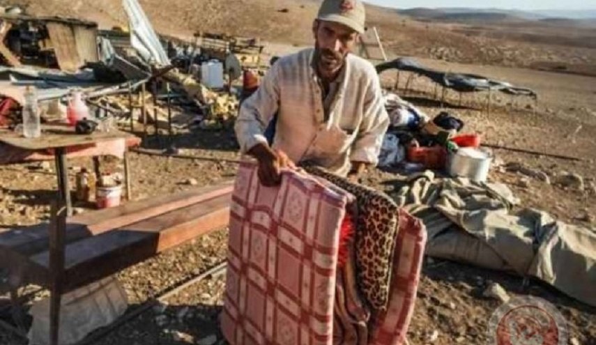 الاحتلال يطرد 10 عائلات فلسطينية من مساكنهم في الأغوار