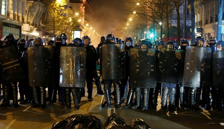 اعتراضات پاریسی‌ها به خشونت پلیس فرانسه علیه مهاجران + فیلم
