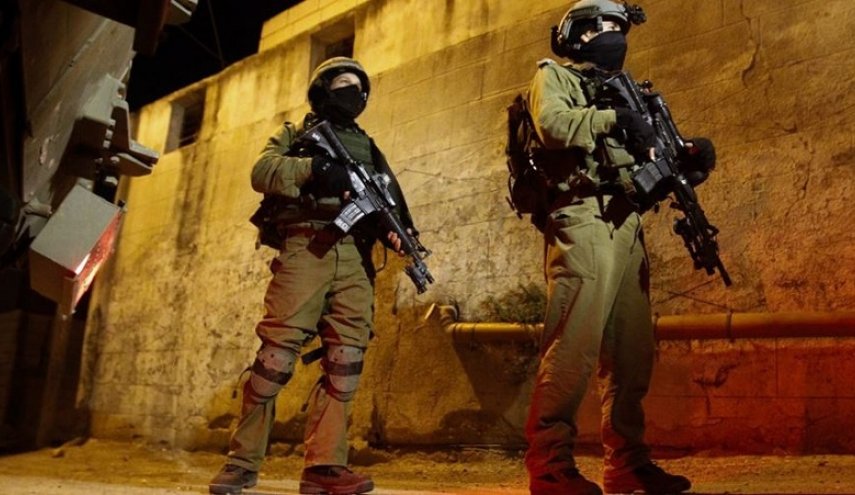 قوات الاحتلال تشن حملات دهم واعتقالات في الضفة الغربية