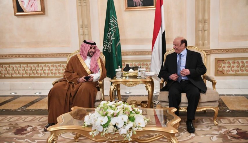 نائب وزير الدفاع السعودي يبحث مع الرئيس اليمني المستقيل  تنفيذ اتفاق الرياض