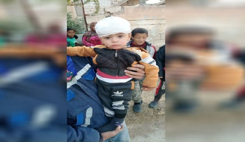 إصابة طفلين سوريين في عين عيسى باستهداف المسلحين لمنزلهم