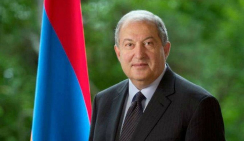 رئيس أرمينيا يقترح تشكيل حكومة مؤقتة وتعديل الدستور