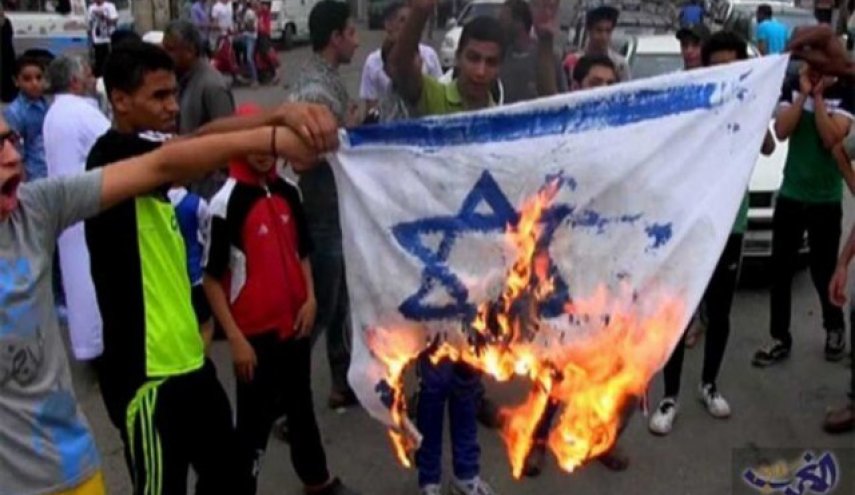 مغربی‌ها در روز همبستگی با مردم فلسطین پرچم اسرائیل را آتش زدند