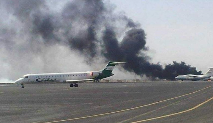 طيران العدوان يستهدف مطار صنعاء الدولي بغارتين 