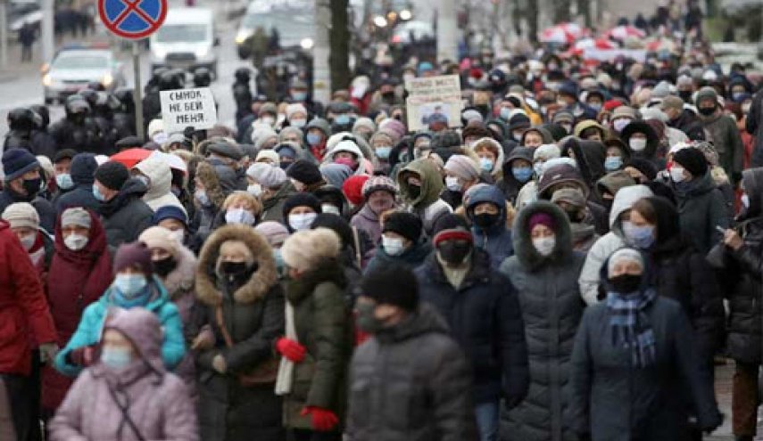 من جديد.. الآلاف يتظاهرون في بيلاروسيا رغم الإعتقالات