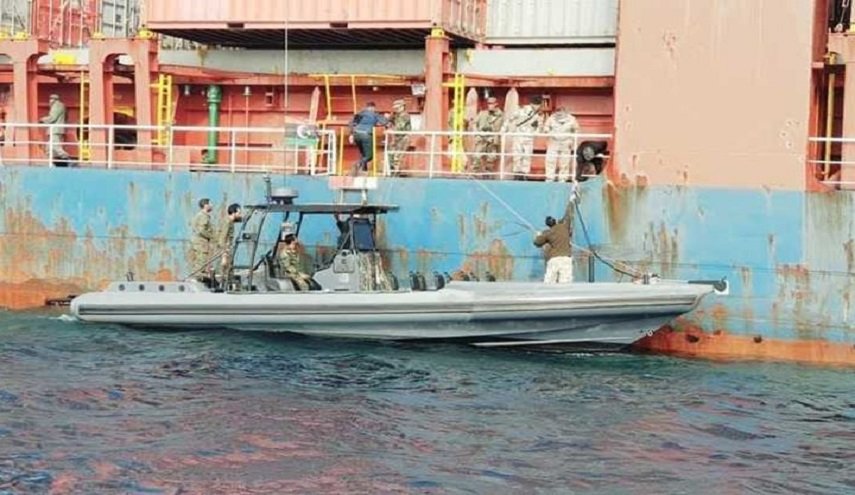 قوات حفتر تحتجز سفينة تركية 
