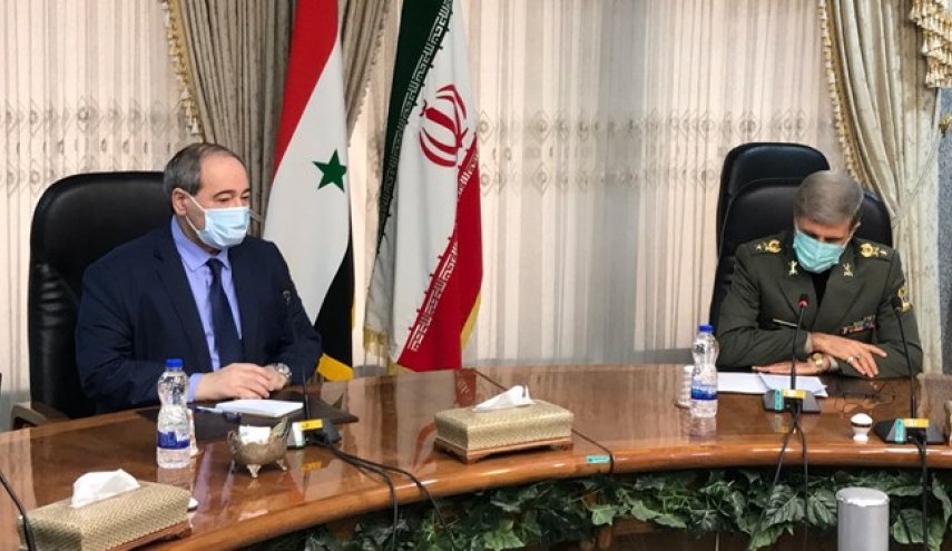 دیدار امیر حاتمی و فیصل مقداد/ تاکید وزیر دفاع بر عزم ایرانی برای بازسازی سوریه
