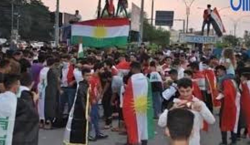 معترضان در سلیمانیه پرچم عراق را پوشیدند