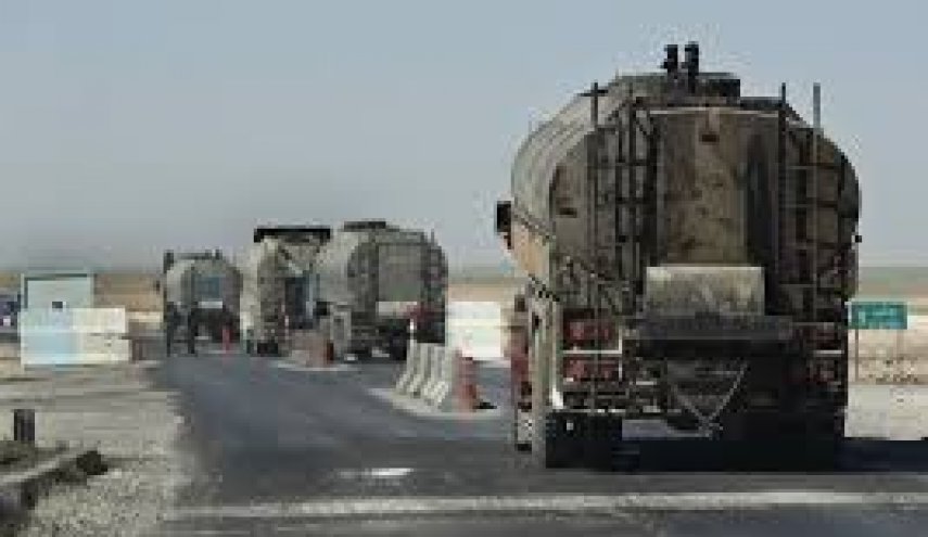 القوات الأمريكية تهرب صهاريج محملة بالنفط السوري إلى العراق