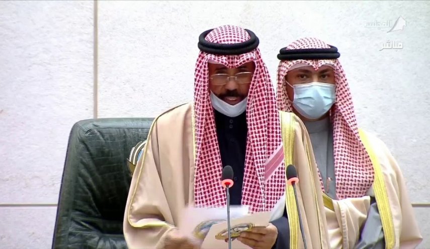  أمير الكويت يفتتح البرلمان الجديد ويدعو لبرنامج إصلاحي شامل