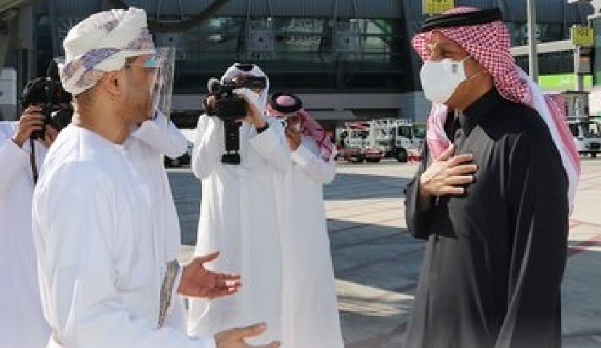 وزير خارجية قطر في سلطنة عُمان لبحث الأزمة الخليجية