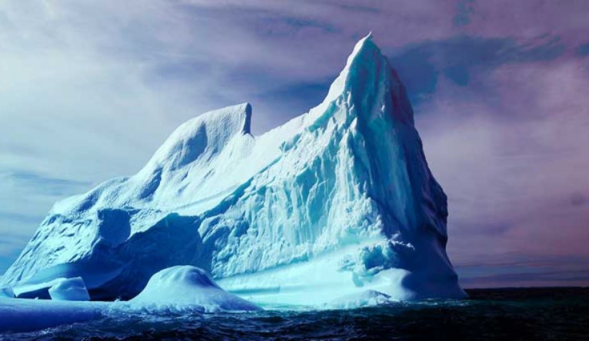 جبل جليدي ضخم يقترب من تدمير جزيرة بريطانية

