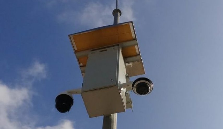 الاحتلال الصهيوني ينصب كاميرات مراقبة جديدة في تل الرميدة وسط الخليل
