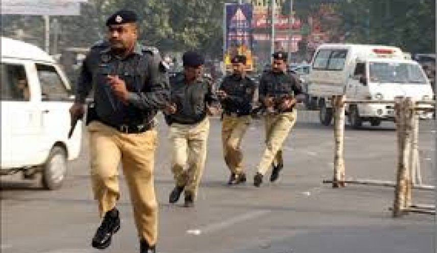 باكستان.. الشرطة تهاجم شركتين تركيتين في لاهور
