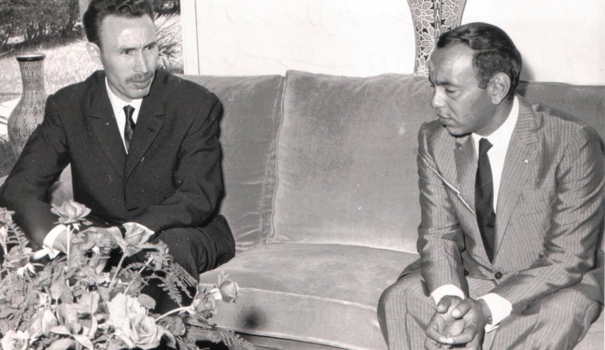 ما حقيقة صورة رئيس الجزائر وهو يقبل يد ملك المغرب؟