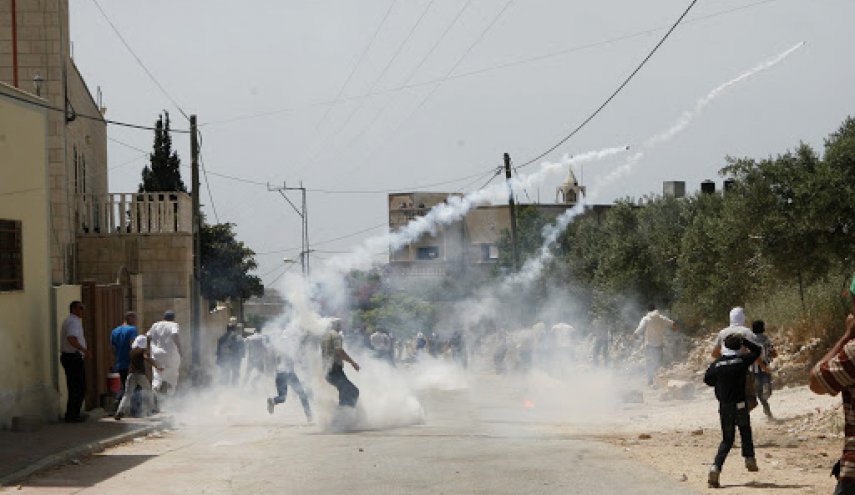 ​​​​​​​ قلقيلية..إصابتان واختناق العشرات خلال قمع الاحتلال لمسيرة سلمية