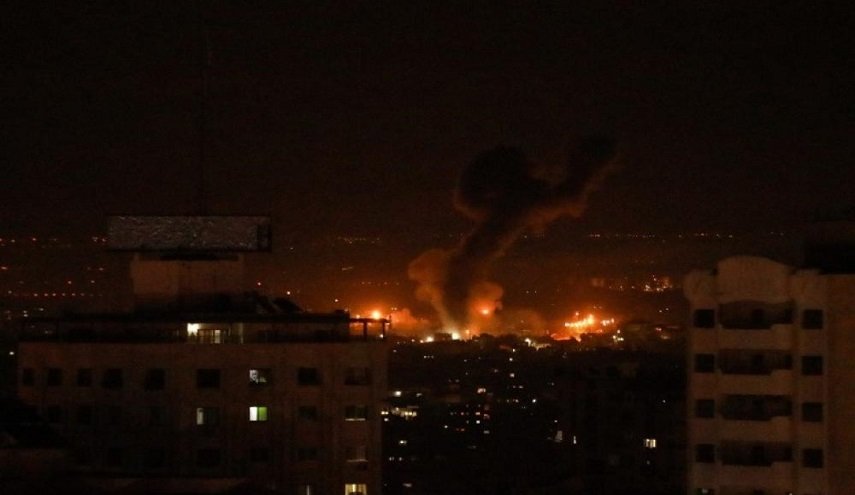 إصابات وأضرار مادية جراء غارات صهيونية عنيفة على قطاع غزة