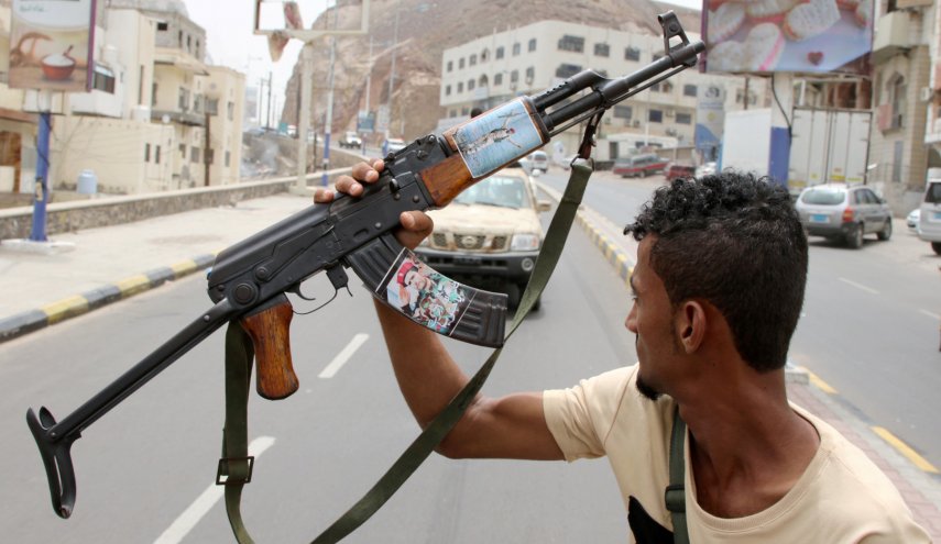 اليمن: اشتباكات عنيفة بين مرتزقة العدوان في عدن