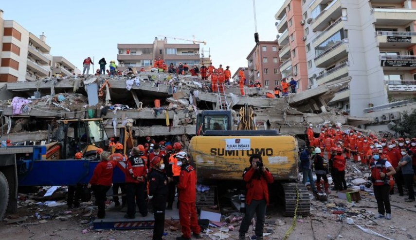 زلزال قوي يضرب تركيا..وقوات الشرطة تتحرك