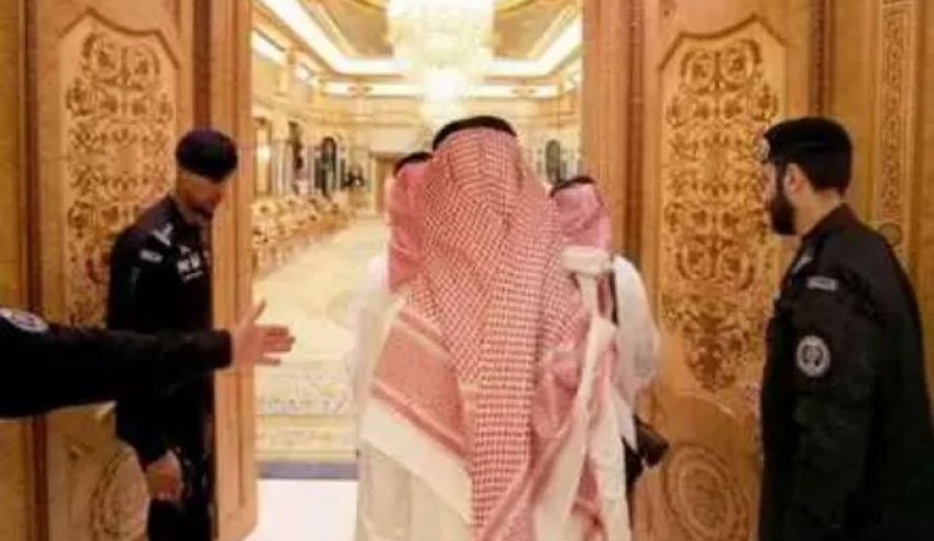 أمير سعودي يقتحم الديوان الملكي عنوة على الملك سلمان وولي عهده