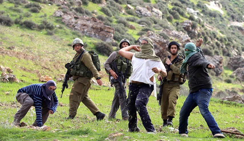 المستوطنون الصهاينة يواصلون اعتدائهم على الفلسطينيين