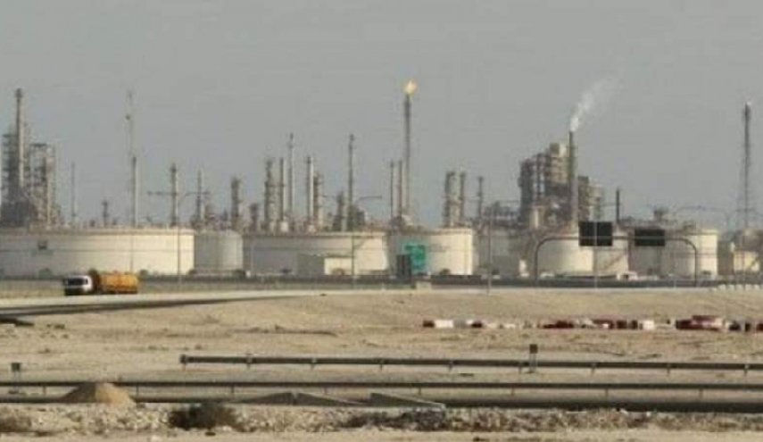 مصادر يمنية:  تحالف العدوان ينهب النفط اليمني بحضرموت