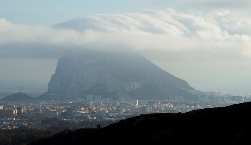 بريطانيا تتوصل إلى اتفاق مبدئي مع إسبانيا بشأن وضع جبل طارق بعد 