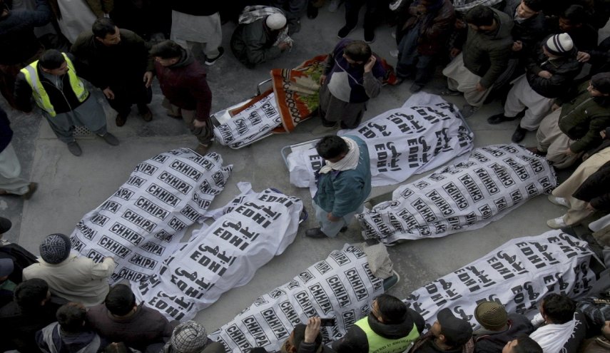 داعش الإرهابي يعدم 11 عاملا باكستانيا رميا بالرصاص