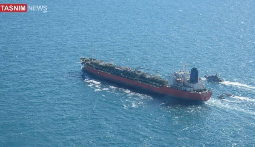  توقیف کشتی کره ای بدلیل ایجاد الودگی در خلیج فارس 