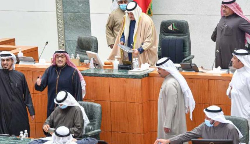 الكويت تشهد أزمة حادة بين الحكومة والبرلمان الجديد