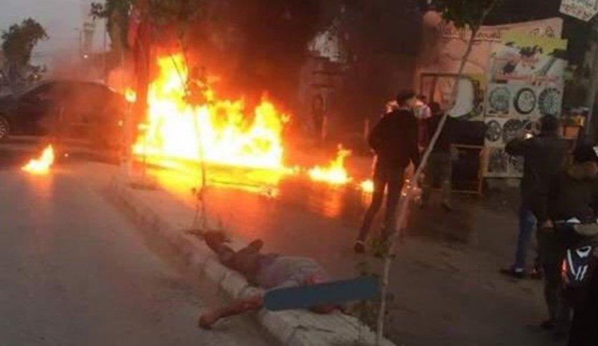 لبناني يشعل النار بسيارته ويحاول إحراق نفسه بسبب الظروف المالية