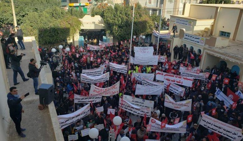 متظاهرون في قفصة التونسية يطالبون ببنى تحتية ووظائف