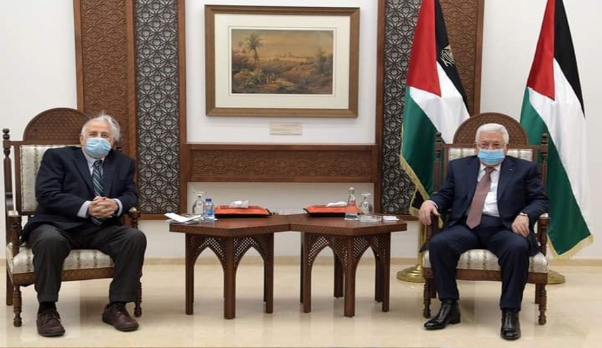 رئيس السلطة الفلسطينية يبحث موعد الانتخابات مع رئيس اللجنة