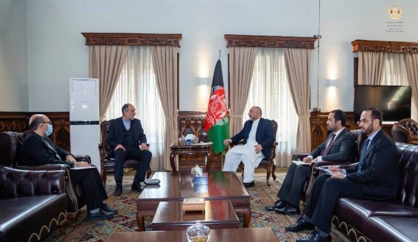 وزير الخارجية الأفغاني يدعو إلى استمرار دور إيران الإيجابي في عملية السلام