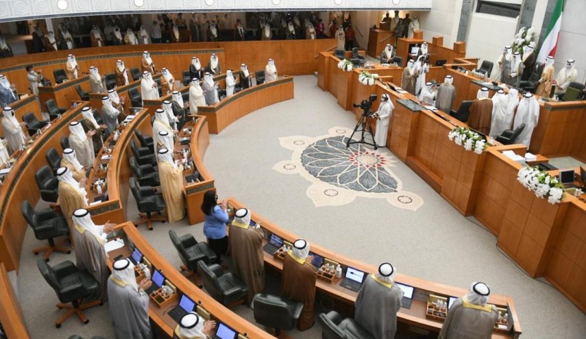 نواب كويتيون يجتمعون لمناقشة الاستقالة المرتقبة للحكومة