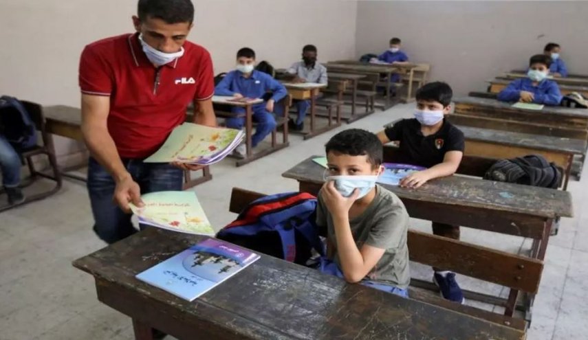 الملك الأردني يوجه الحكومة إلى فتح المدارس