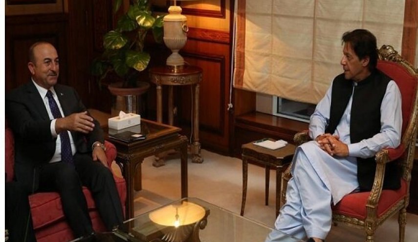 وزیر امور خارجه ترکیه با نخست‌وزیر پاکستان دیدار کرد
